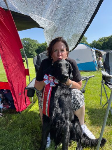 V1 SRA DRC Hoisdorf – Tag 1 Der Flat Coated Retreiver Witches Brew' Nobody Does It Better erhalt V1 und eine vorzügliche Bewertung.