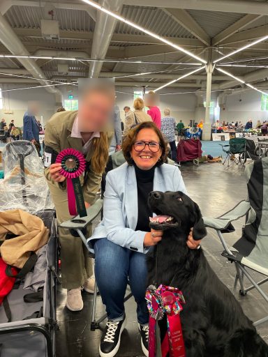 Dortmund – International Show 2025 Witches Brew' Nobody Does It Better erhält BOB Auf der Dortmund – International Show 2025 ist der Flat Coated Retriever Witches Brew' Nobody Does It Better wieder bester seiner Rasse!